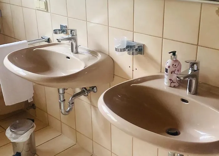 Grosses Gaestezimmer Mit Bad Accommodatie bij particulieren Miltenberg