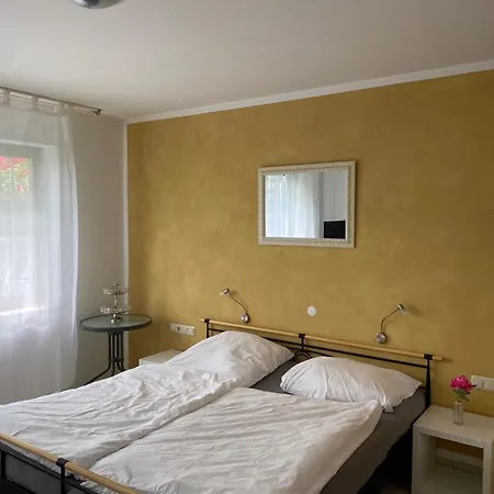 Homestay Gaestehaus Steinmann Grosses Gaestezimmer Miltenberg
